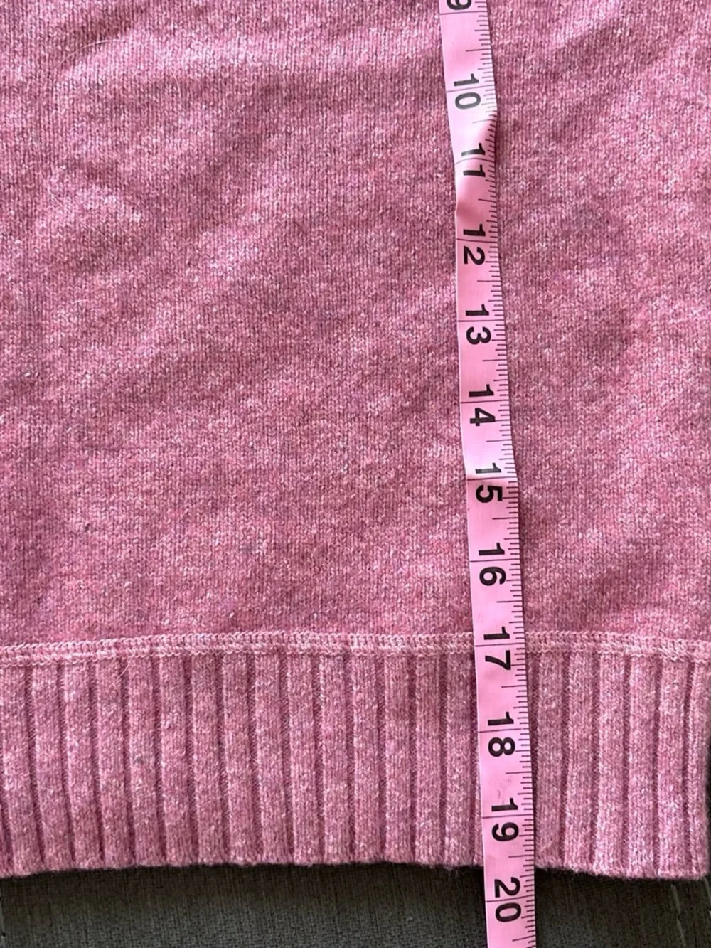 Banana Republic Rose Pink Crewneck wool blend Sweater. M